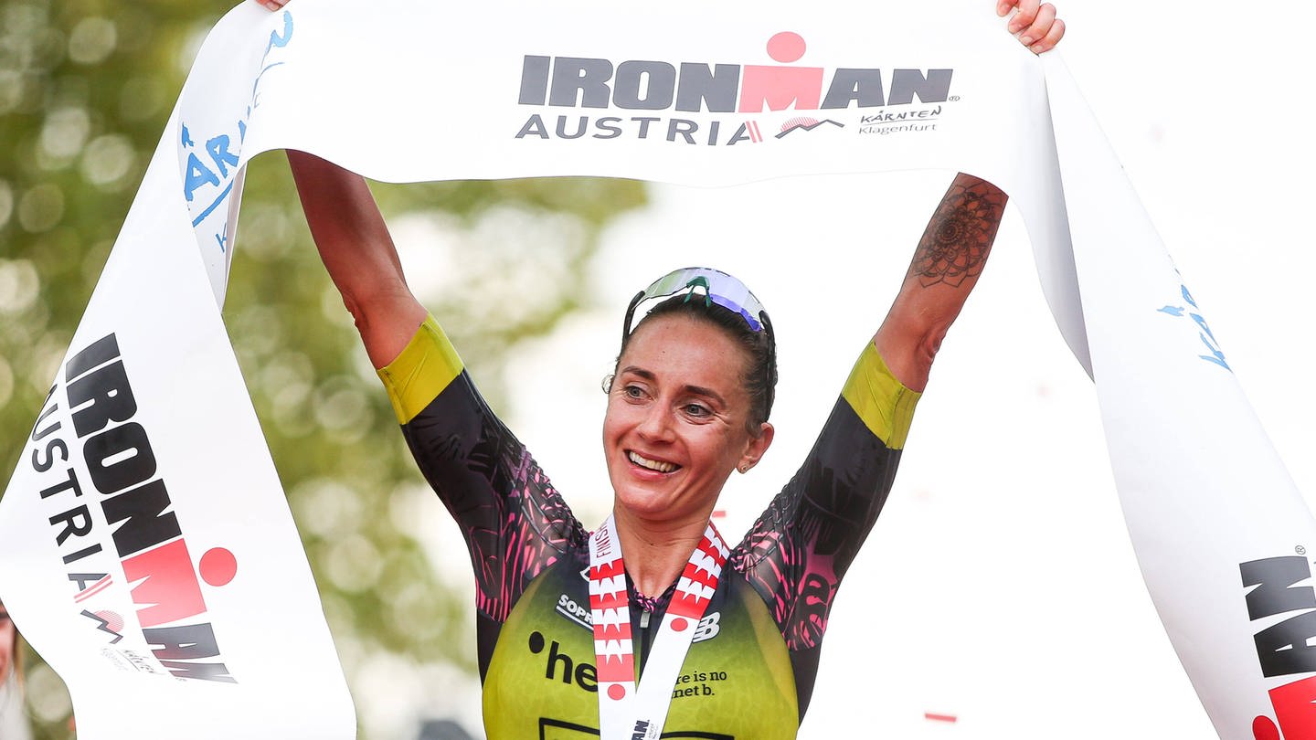 Triathletin Laura Philipp gewinnt den Ironman in Klagenfurt/Österreich.