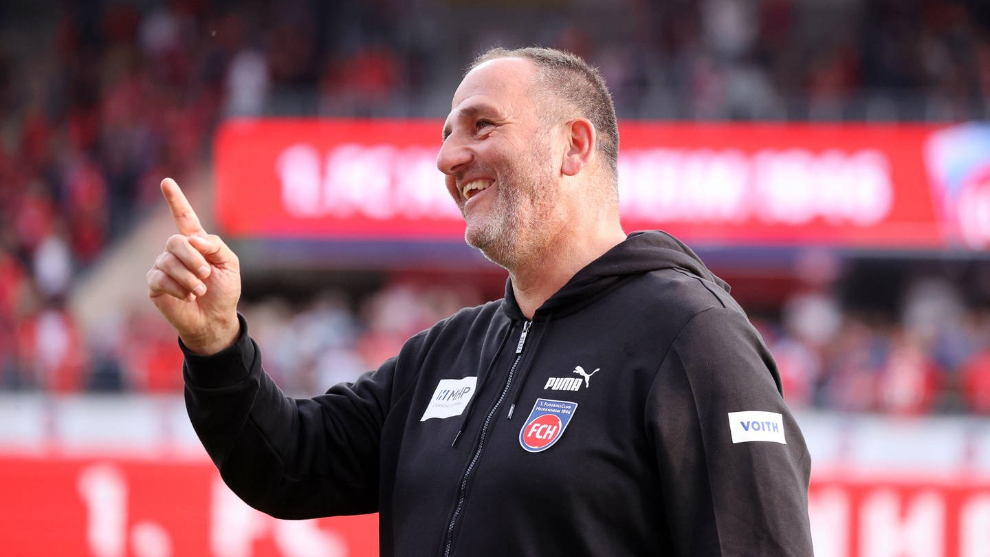 Trainer Frank Schmidt rechnet Heidenheim gute Chancen gegen Frankfurt aus.