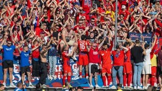 Der 1. FC Heidenheim feiert mit den Fans das 4:1 gegen Köln