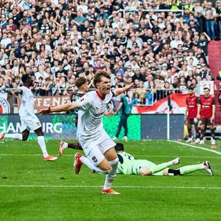 Heidenheims Paul Wanner jubelt nach seinem Treffer beim 1. FC St. Pauli.