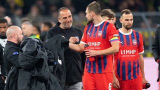 Heidenheim-Trainer Frank Schmidt und Kapitän Patrick Mainka ärgert sich über die Niederlage bei Borussia Dortmund.