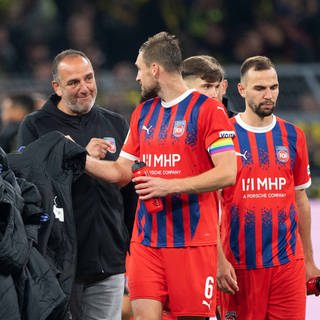 Heidenheim-Trainer Frank Schmidt und Kapitän Patrick Mainka ärgert sich über die Niederlage bei Borussia Dortmund.