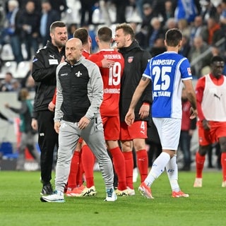 Der 1. FC Heidenheim freut sich über den Auswärtssieg in Darmstadt. Die Lilien sind damit in die 2. Liga abgestiegen