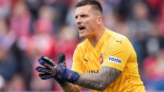 Kevin Müller (Torhüter 1. FC Heidenheim) feuert an