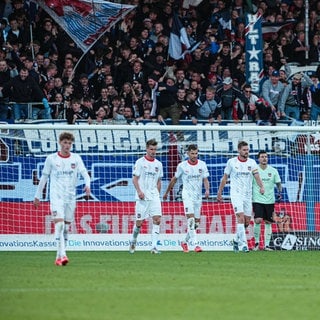 Der 1. FC Heidenheim im Spiel bei Holstein Kiel. 