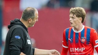 Trainer Frank Schmidt und Paul Wanner vom 1. FC Heidenheim