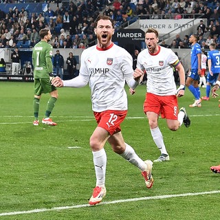 Budu Zivzivadze bejubelt sein erstes Bundesliga-Tor.