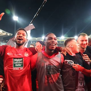 Jubel beim den Spielern des 1. FC Kaiserslautern