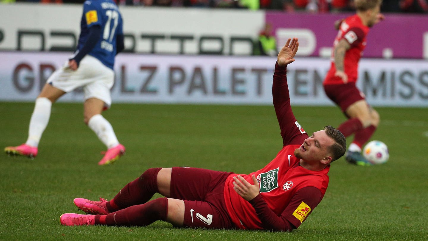 Der FCK sinnbildlich am Boden - Marlon Ritter beim 0:3 gegen Holstein Kiel