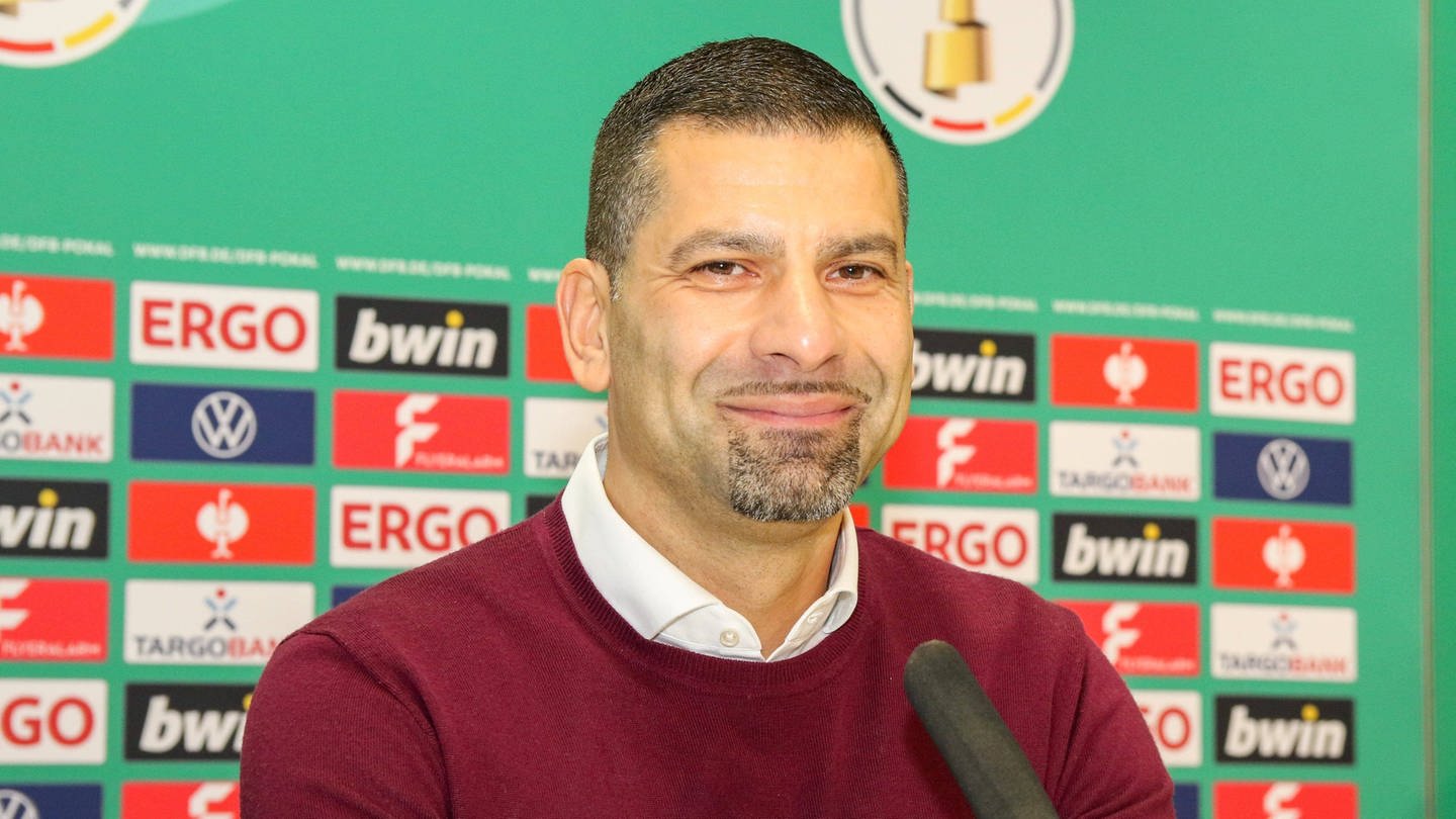 Dimitrios Grammozis wird als neuer Trainer des 1. FC Kaiserslautern vorgestellt