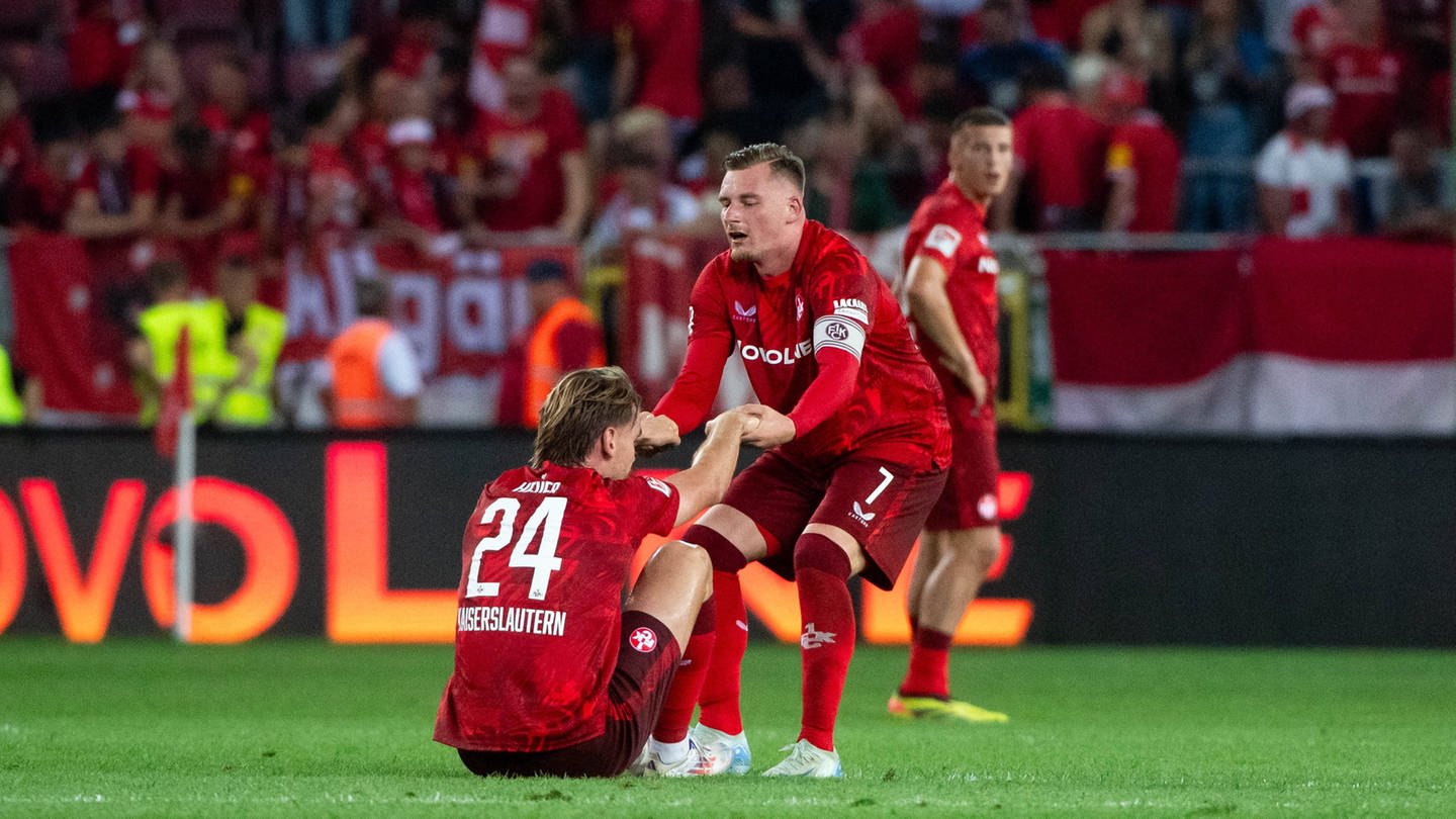 Enttäuschte FCK-Profis nach der Niederlage gegen Hertha BSC