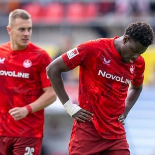 Ragnar Ache ist beim Spiel gegen Jahn Regensburg enttäuscht.