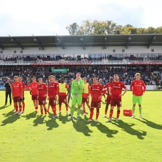 Enttäuschte Spieler des 1. FC Kaiserslautern nach dem 0:1 in Elversberg