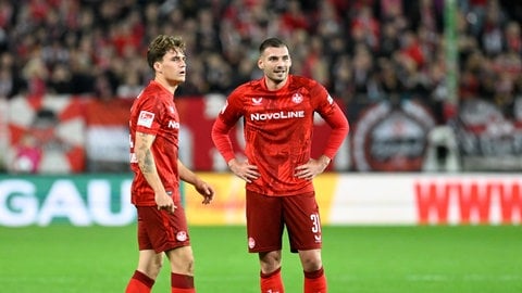 Florian Kleinhansl freut sich mit Torschütze Marlon Ritter über den Treffer zum 3:0 Endstand gegend den SC Paderborn