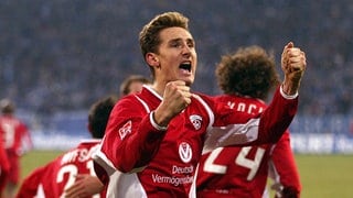 Miroslav Klose (Lautern) - Torjubel Fußball 1. BL Herren Saison 2002 2003, 1. FC Kaiserslautern, Vdig, Einzelbild Gelsenkirchen Freude, Begeisterung