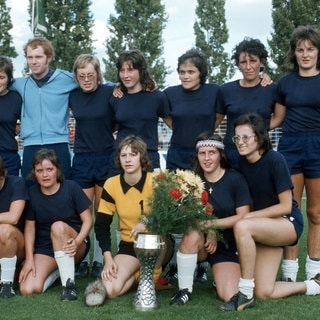 Siegerfoto TuS Wörrstadt - Erster Deutscher Frauenfußball Meister 1974