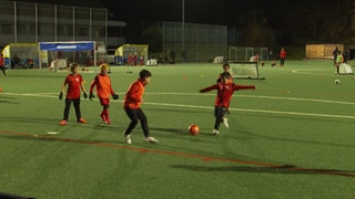 Kinder beim VfL Kaltental spielen im Training Funino