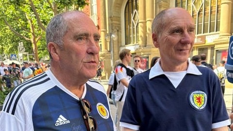 Schottland Fans Jim und Charlie. 