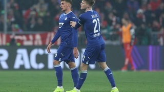 Grischa Prömel und Marius Bülter laufen über das Spielfeld.