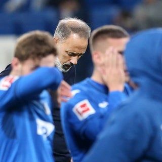 Enttäuschung und Frust bei Pellegrino Matarazzo und der TSG Hoffenheim nach der Niederlage gegen den FC St. Pauli