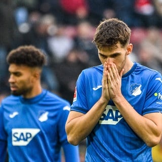 Die TSG Hoffenheim will mit ihrem neuen Trainer Christian Ilzer sich vor dem Jahreswechsel von den Abstiegsplätzen in der Bundesliga absetzen. 