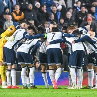 Nächster Gegner der TSG Hoffenheim: Tottenham Hotspur im Teamkreis vor dem Europa League Spiel gegen die Glasgow Ranger.