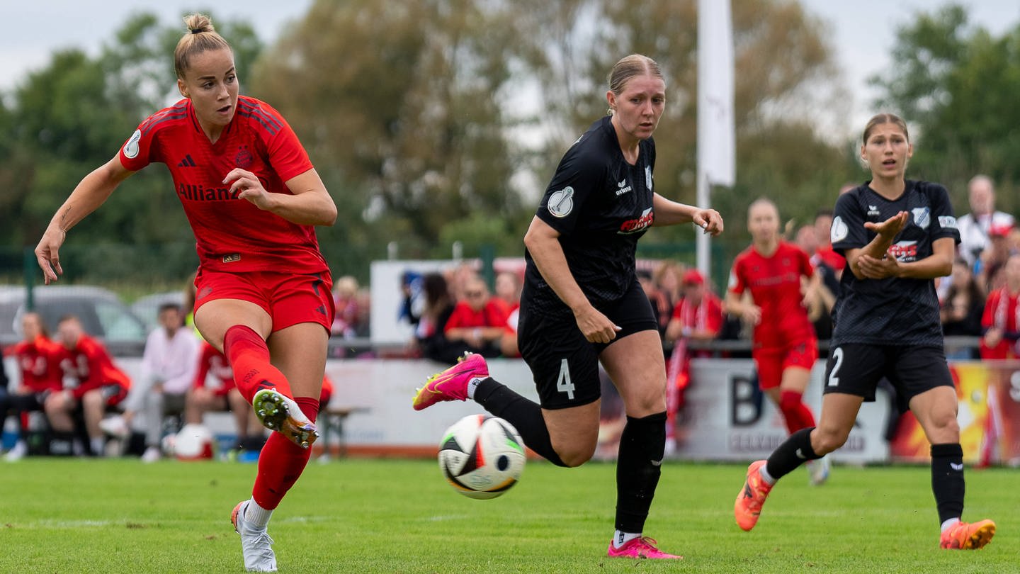 Im DFB-Pokal haben die Frauen des SC Sand deutlich gegen Bayern München verloren.