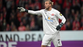 Robin Zentner (Torhüter 1. FSV Mainz 05) gibt Anweisungen bei Mainz gegen Bayern