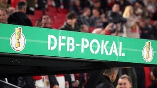 DFB-Pokal: Schriftzug im Stadion