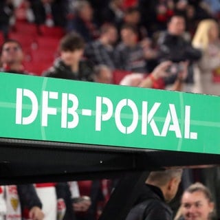 DFB-Pokal: Schriftzug im Stadion