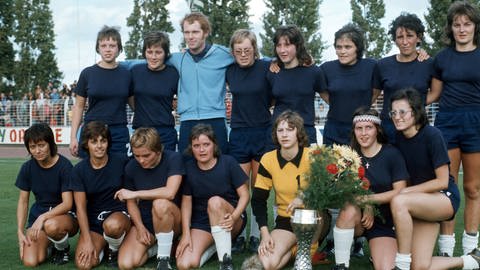 Siegerfoto TuS Wörrstadt - Erster Deutscher Frauenfußball Meister 1974