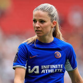 Die ehemalige deutsche Fußball-Nationalspielerin Melanie Leupolz verlässt nach vier Jahren und neun Titeln den FC Chelsea und wechselt zu Real Madrid.
