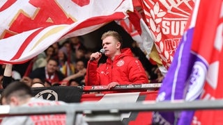 Jonathan Burkardt (Mainz 05) bejubelt sein Tor.