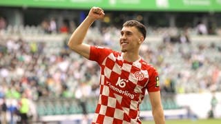 Brajan Gruda jubelt im Mainzer Trikot.