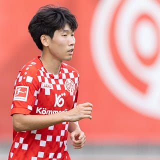 Der neue Mittelfeldspieler des 1. FSV Mainz 05 Hyunseok Hong beim Testspiel gegen den SV Darmstadt