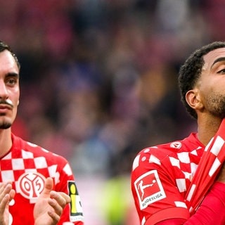 Paul Nebel und Phillipp Mwene vom1. FSV Mainz 05 hadern mit der Niederlage gegen RB Leipzig