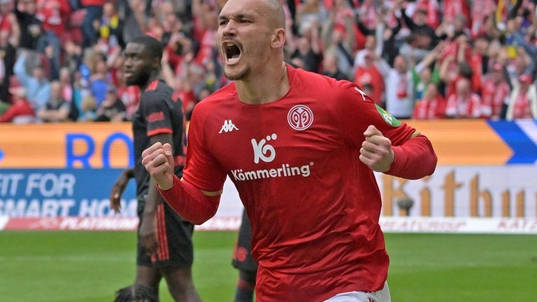 Fussball 1.Bundesliga, FSV Mainz 05 - FC Bayern München emspor, v.l. Torjubel nach dem Tor zum celebrating the goal celebrate 1:1 durch Ludovic Ajorque 