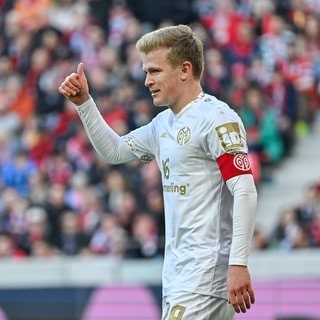 Jonathan Burkardt von Mainz 05 kann nach seiner Oberschenkelverletzung wieder trainieren. 