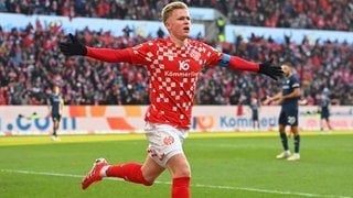 Jonathan Burkardt bejubelt seinen Führungstreffer für Mainz 05 gegen Bochum