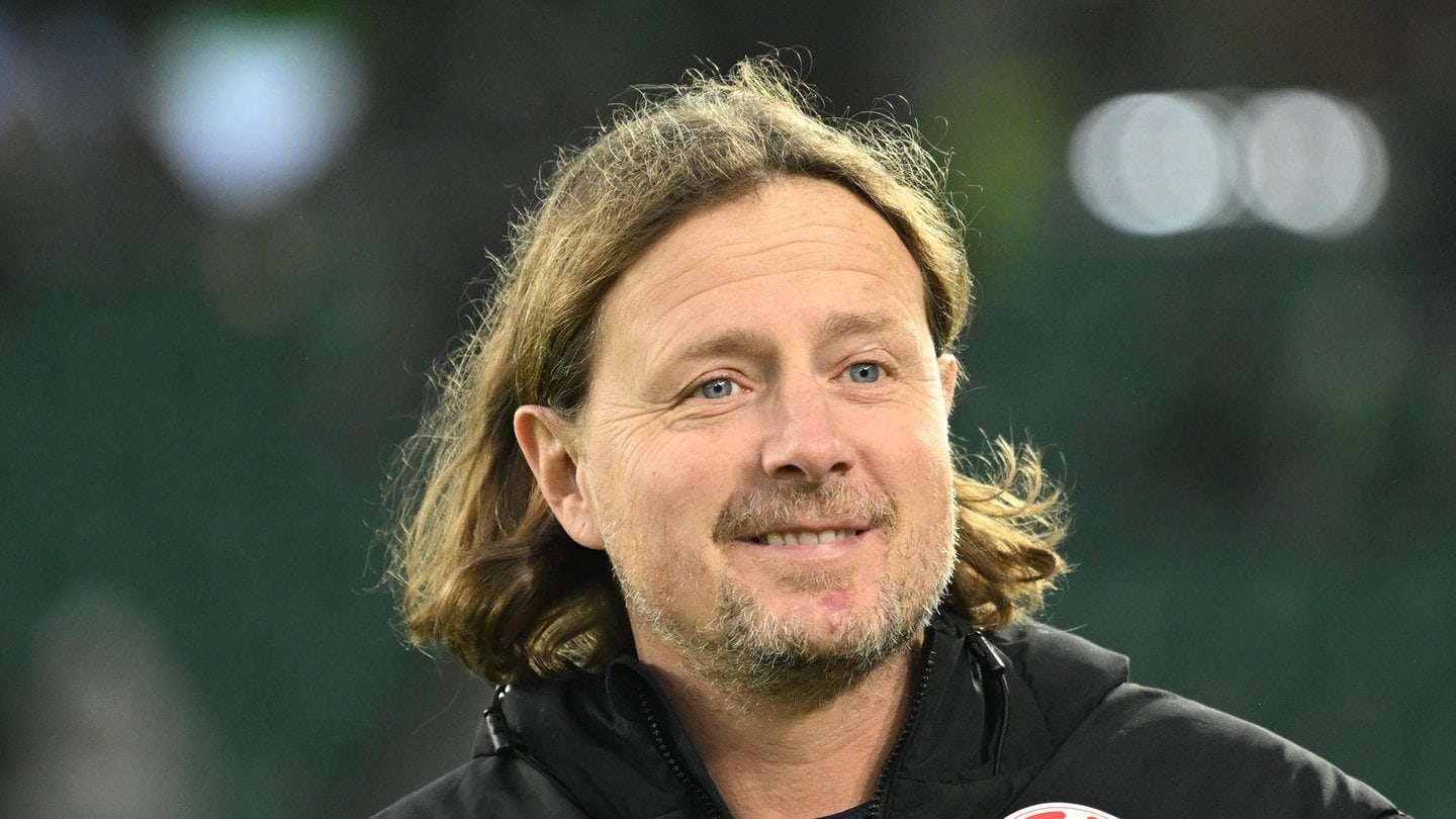 fsv-mainz-05-verl-ngert-vertrag-mit-trainer-bo-henriksen