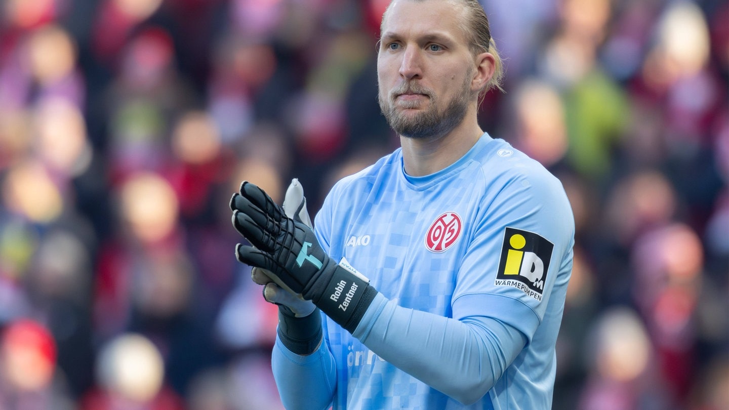 Fastnachtsspieltag-gegen-St-Pauli-Mainz-05-bangt-um-Torh-ter-Robin-Zentner