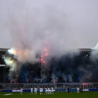 Karlsruher SC Pyrotechnik gegen St. Pauli