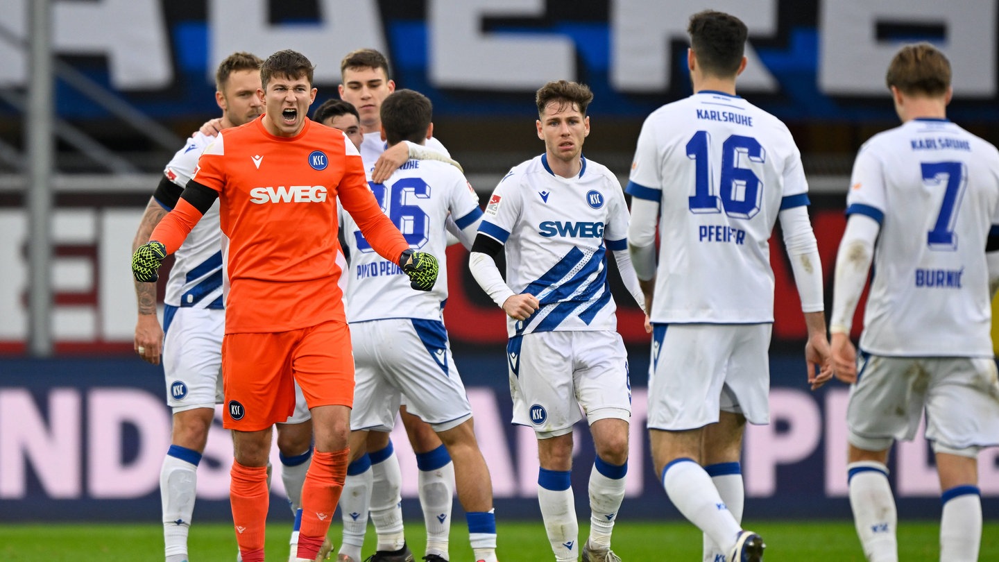 Der Kalrsruher SC steht aktuell auf Platz ein in der Fußball-Tabelle der zweiten Bundesliga.