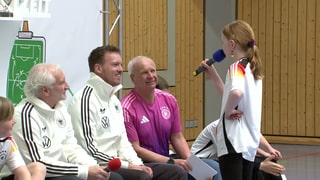 Bundestrainer Julian Nagelsmann in einer Schule in Essenheim.