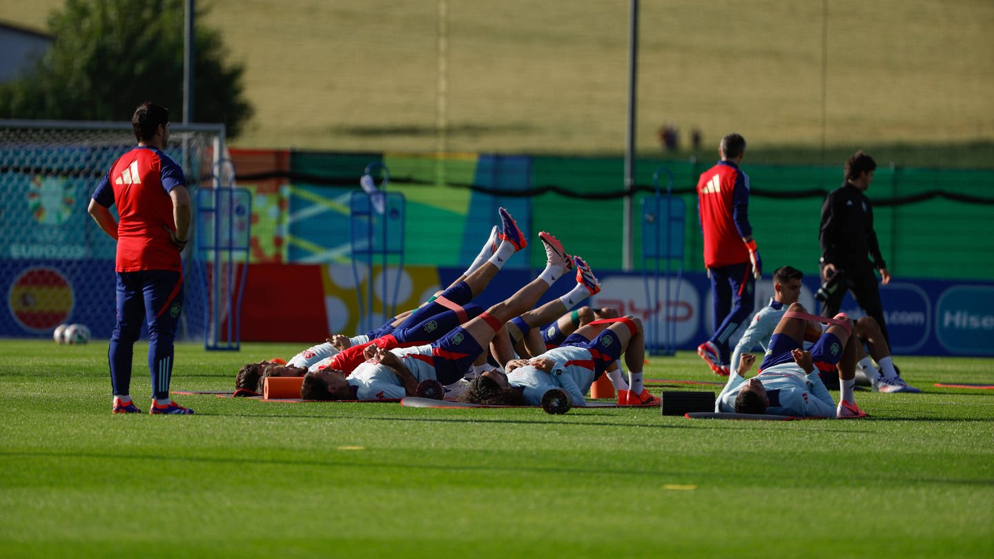 Die spanische Nationalmannschaft trainiert während der EM auf dem Gelände des Bezirksligisten SV Aasen.