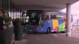 DFB-Team erreicht Hotel in Stuttgart
