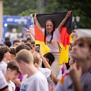 So feiert Stuttgart den Deutschland-Sieg gegen Ungarn bei der Fußball-EM.