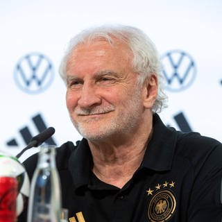 Rudi Völler auf einer DFB-Pressekonferenz in Herzogenaurach