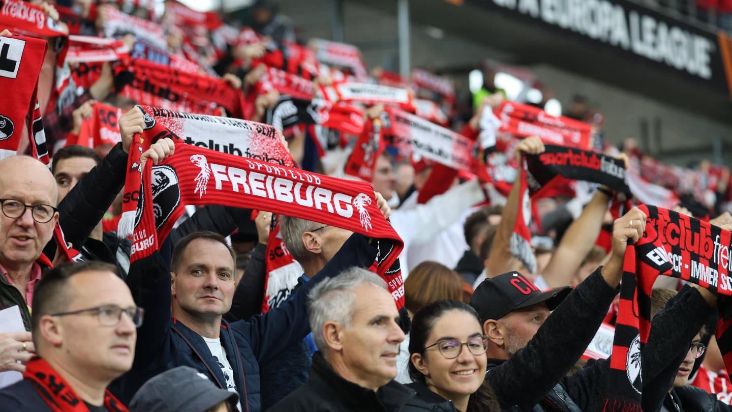 Freiburg Fans bei der Europa League - 2023/2024 - SC Freiburg vs. West Ham