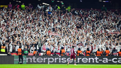 Etwa 3.500 Fans haben ihren SC Freiburg zum Auswärtsspiel in der Europa League zu West Ham United begleitet.